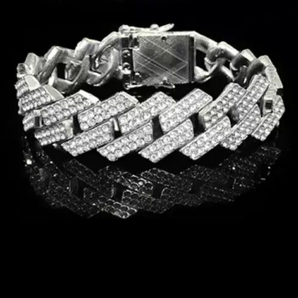 💕Iced
Out Cuban Link Bracelet  - Picture 1 of 6